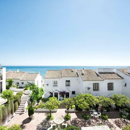 Dona Lola Beach House *